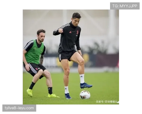 莱万状态回暖强势冲击金靴,与C罗展开激烈争夺 莱万状态回暖强势冲击金靴,与C罗展开激烈争夺