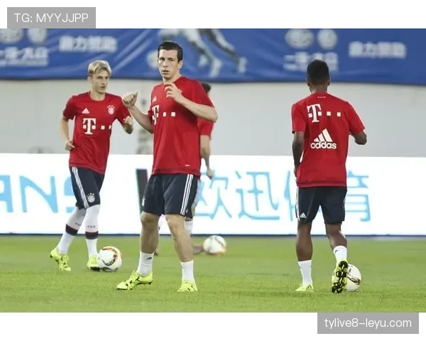 霍伊别尔持续稳定发挥，成球队中场防守中坚力量