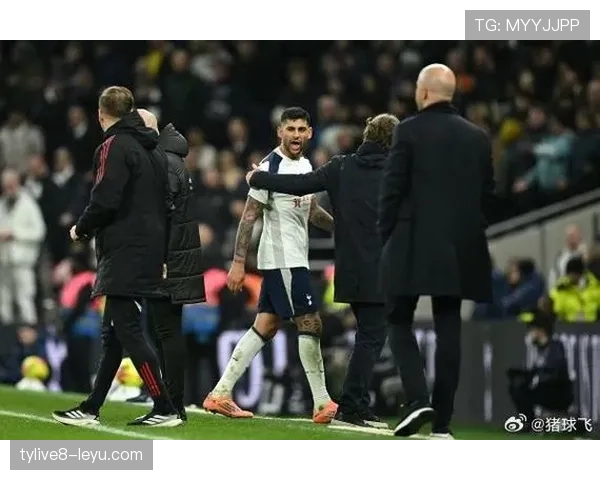 罗梅罗失误回顾:分析其对球队命运的关键影响因素 罗梅罗失误回顾:分析其对球队命运的关键影响因素